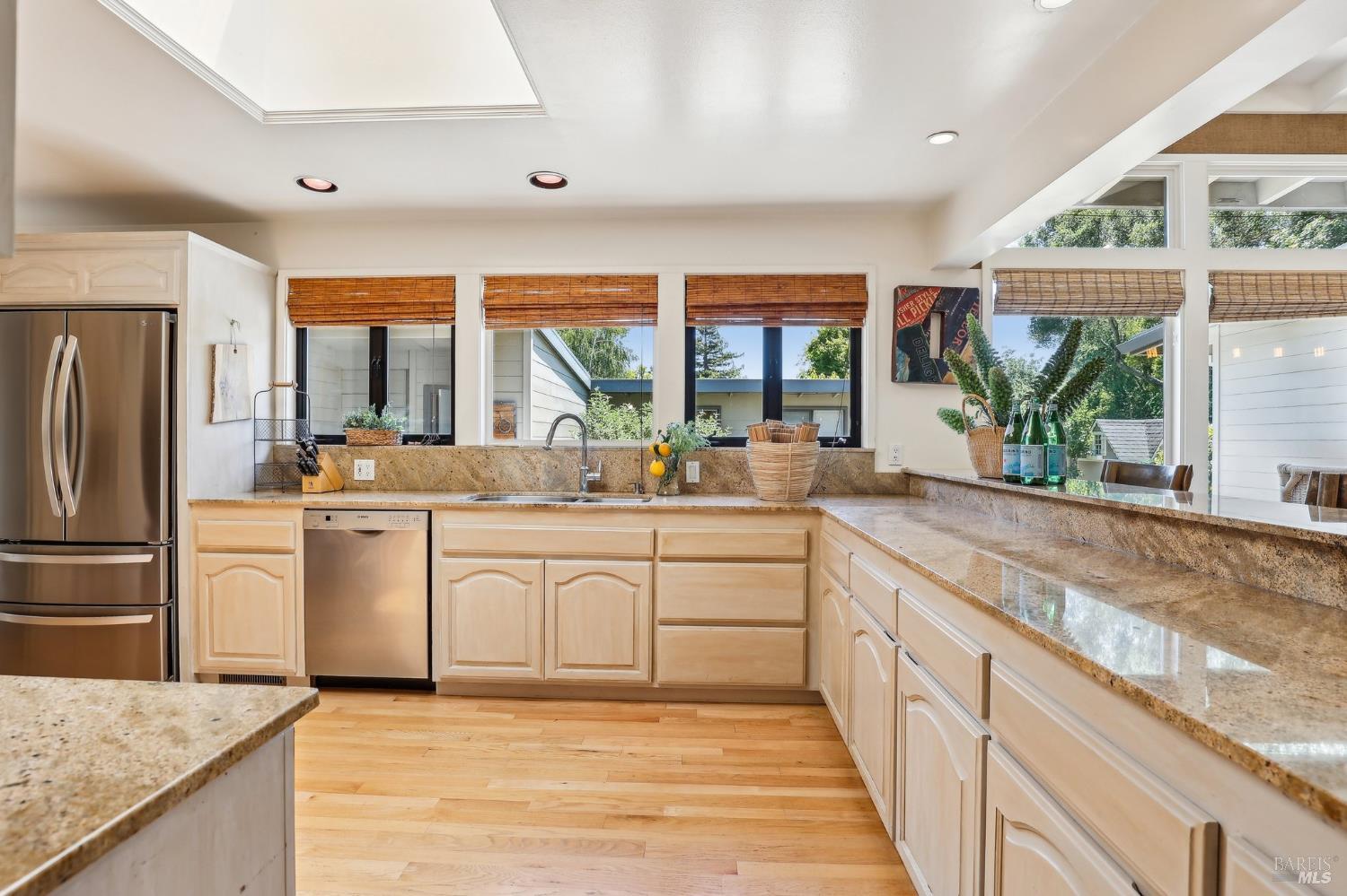 Detail Gallery Image 15 of 41 For 225 Van Winkle Dr, San Anselmo,  CA 94960 - 5 Beds | 4 Baths