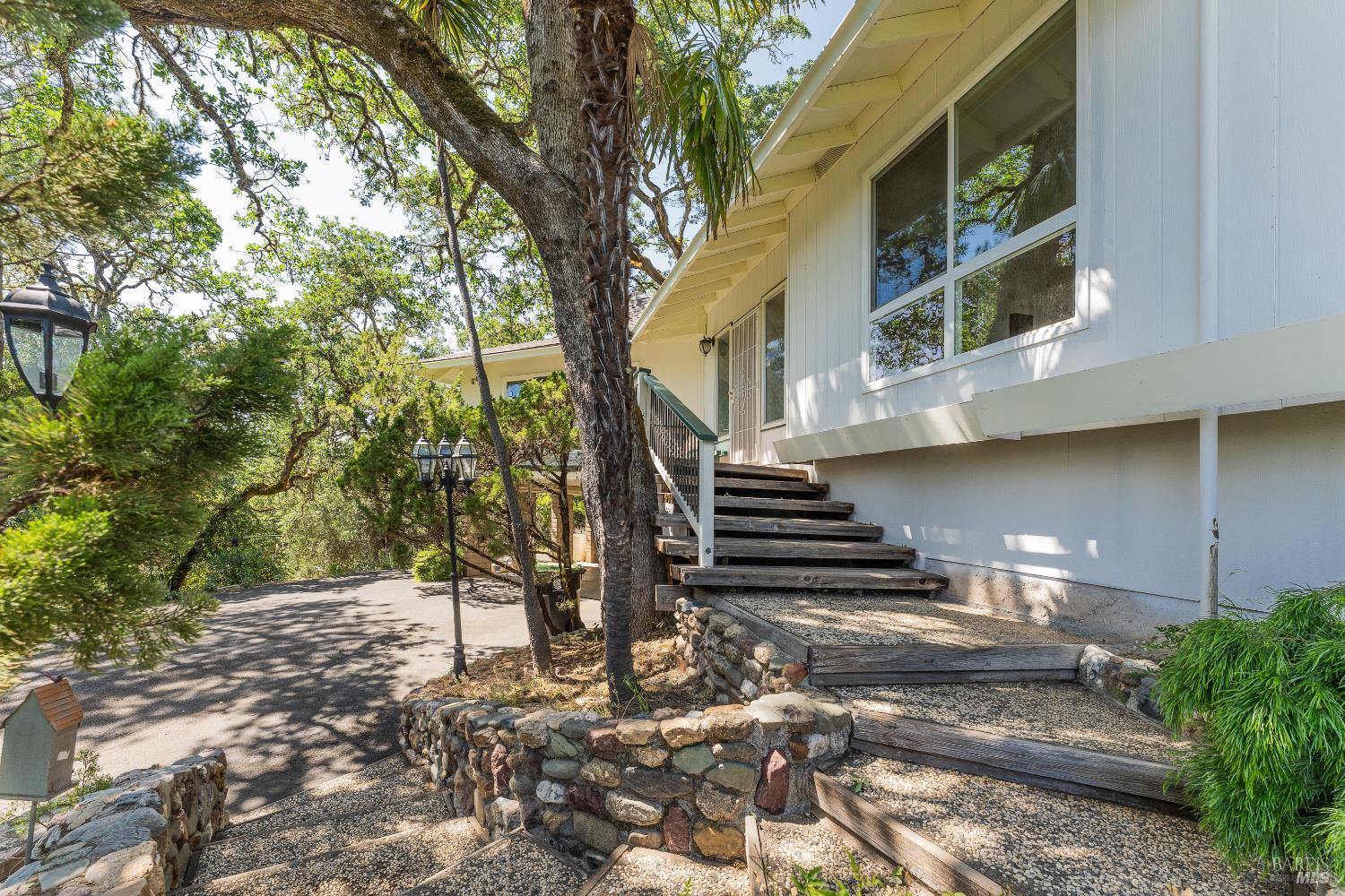 Detail Gallery Image 34 of 38 For 925 Knob Hill Rd, Ukiah,  CA 95482 - 3 Beds | 2 Baths