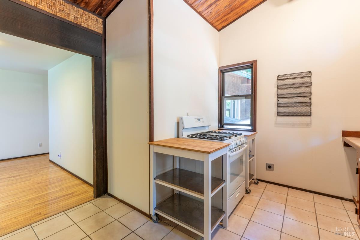 Detail Gallery Image 11 of 35 For 32371 Middle Ridge Rd, Albion,  CA 95410 - 2 Beds | 1 Baths
