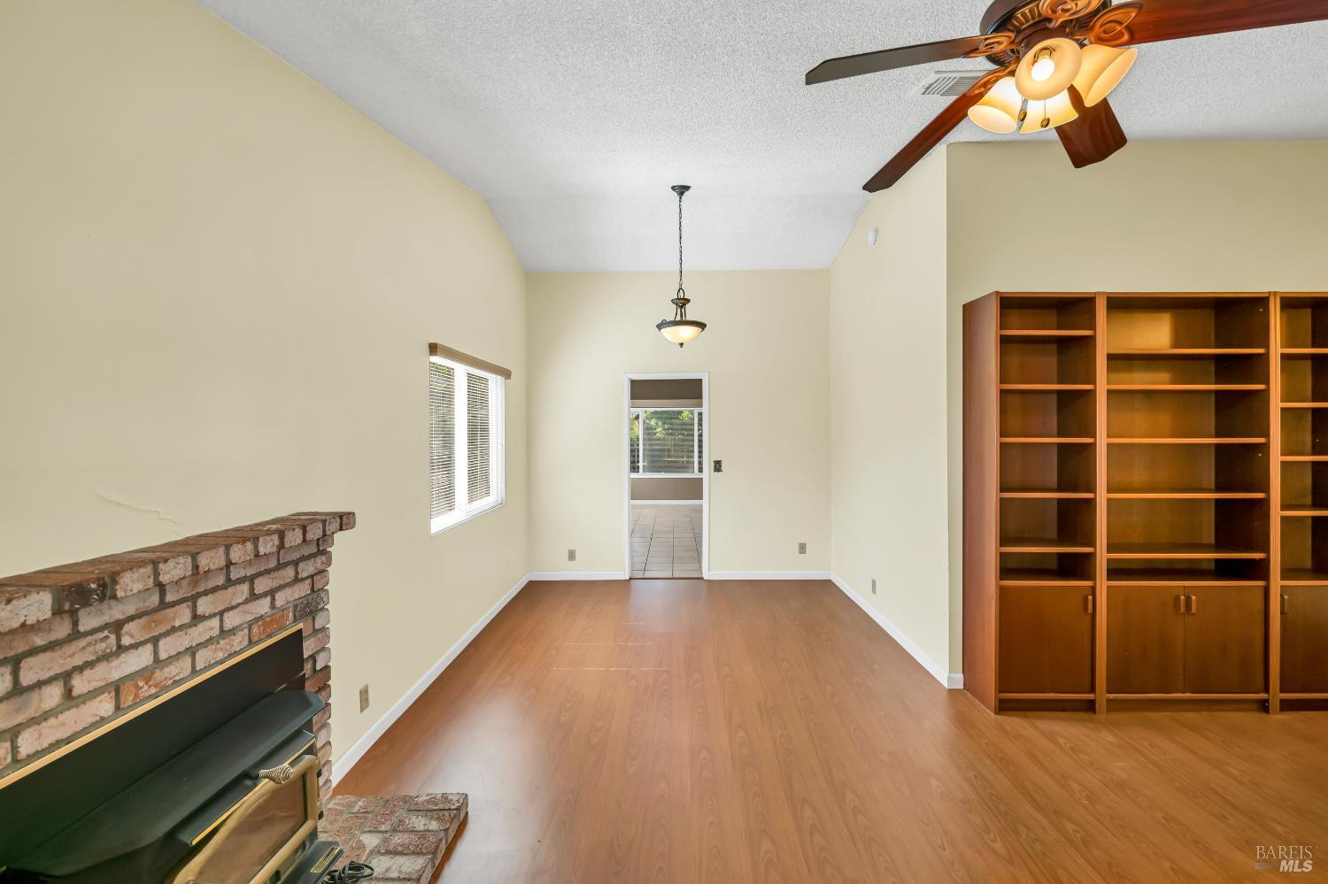 Detail Gallery Image 8 of 45 For 550 Rossi Dr, Dixon,  CA 95620 - 3 Beds | 2 Baths