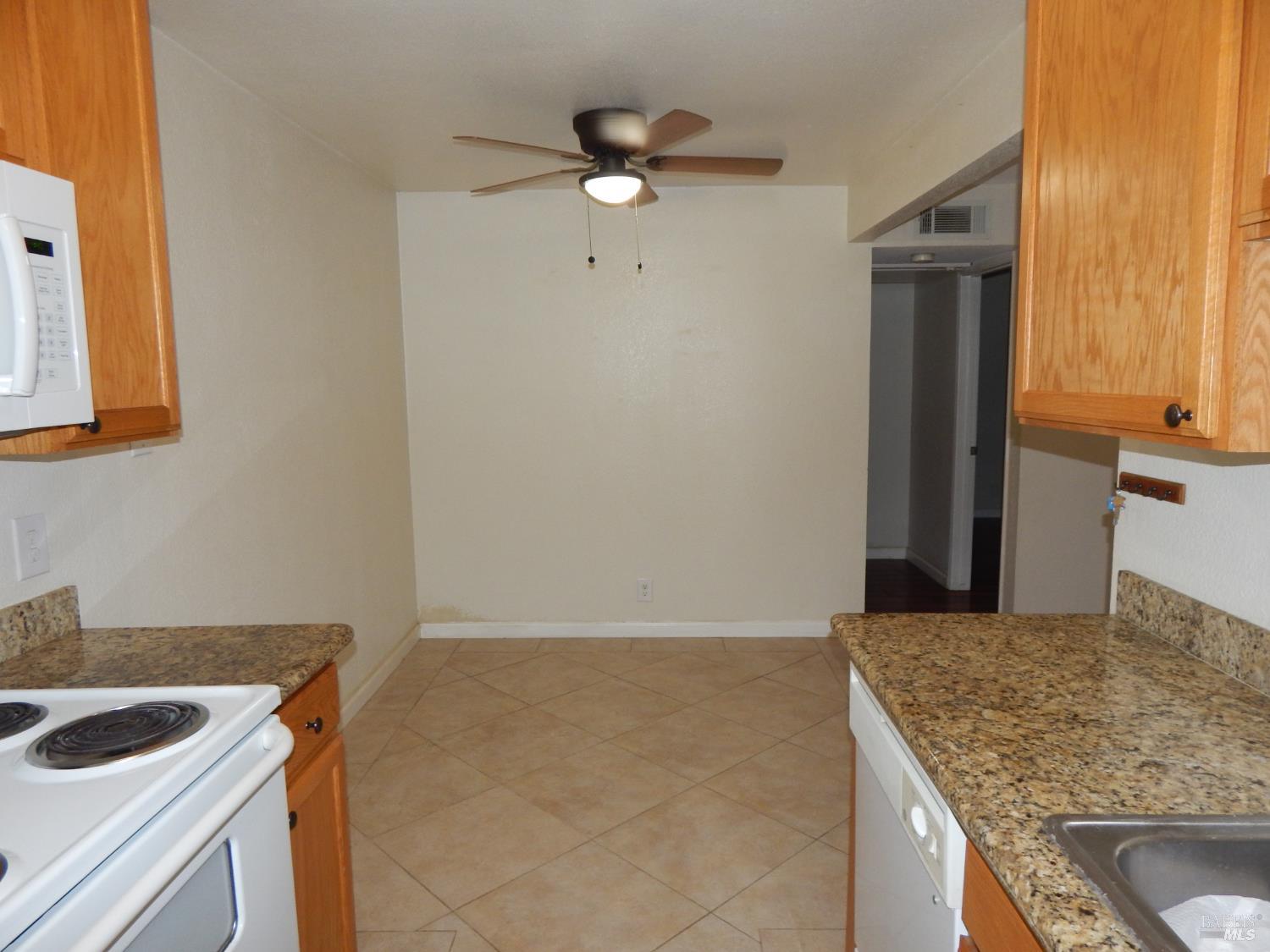 Detail Gallery Image 6 of 26 For 524 Arcadia Dr, Vacaville,  CA 95687 - 1 Beds | 1 Baths
