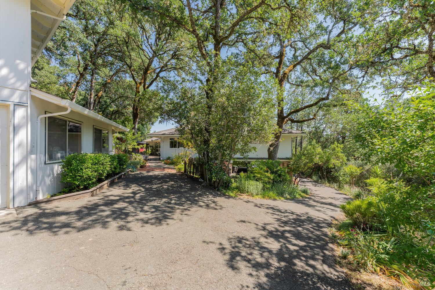 Detail Gallery Image 26 of 38 For 925 Knob Hill Rd, Ukiah,  CA 95482 - 3 Beds | 2 Baths