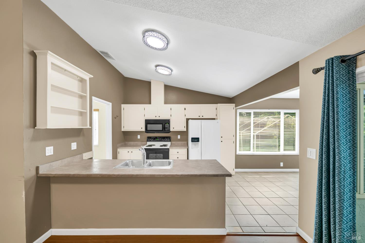 Detail Gallery Image 12 of 45 For 550 Rossi Dr, Dixon,  CA 95620 - 3 Beds | 2 Baths