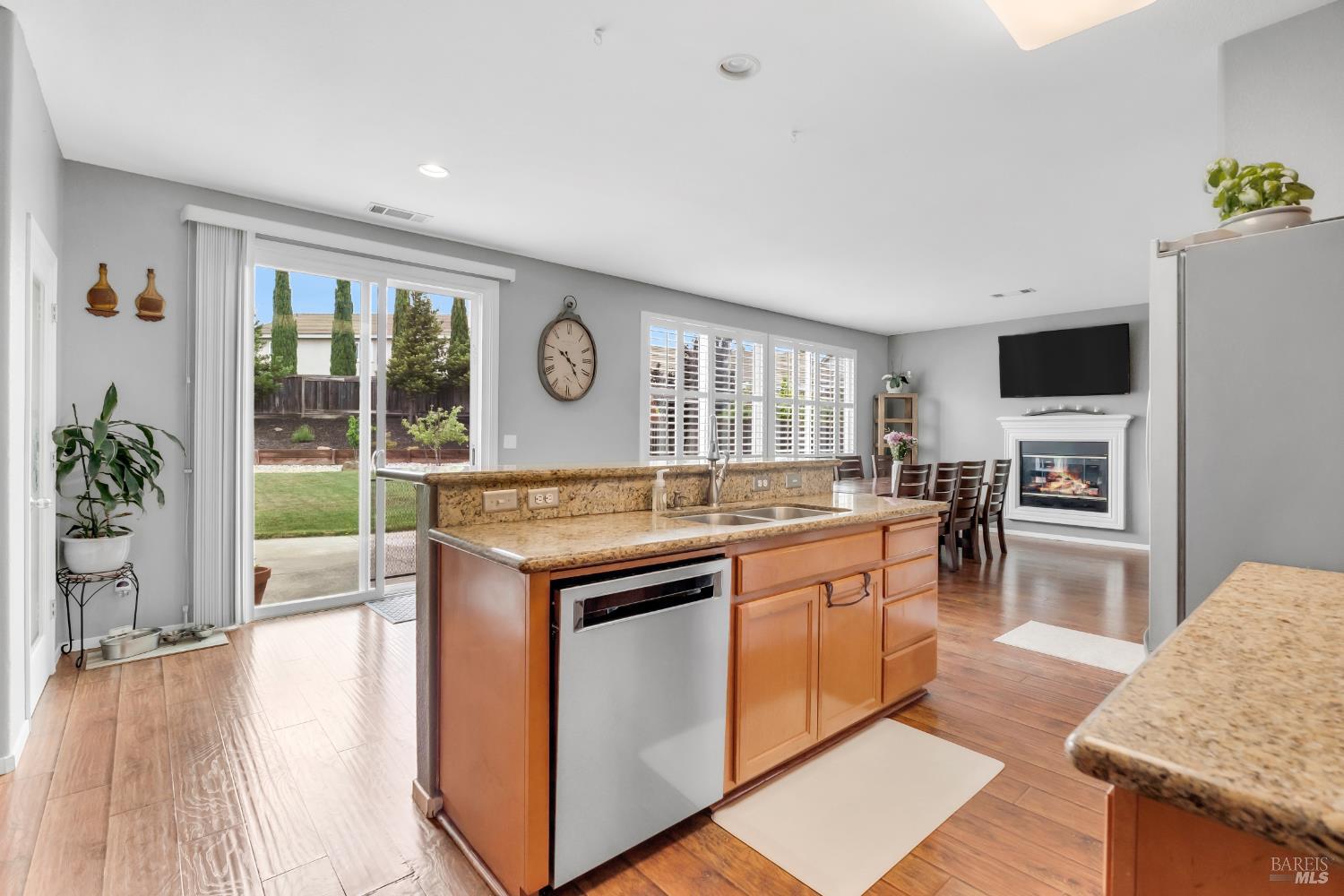 Detail Gallery Image 13 of 44 For 4822 N Ridgefield Way, Fairfield,  CA 94534 - 5 Beds | 3 Baths