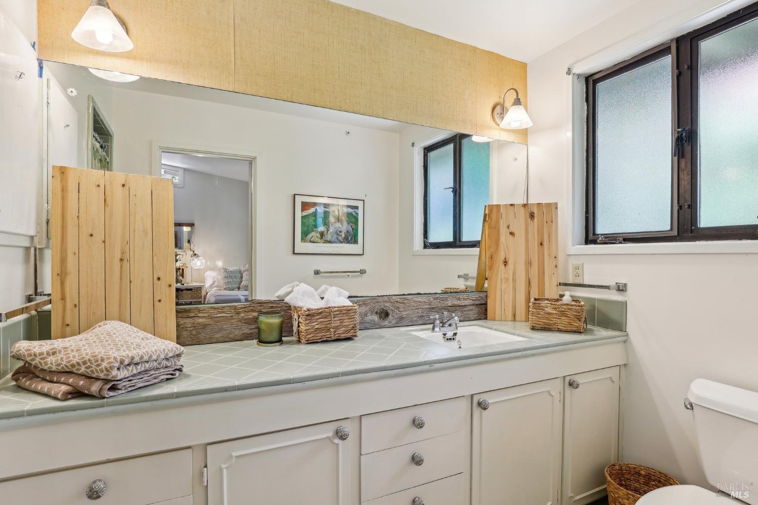 Detail Gallery Image 30 of 41 For 225 Van Winkle Dr, San Anselmo,  CA 94960 - 5 Beds | 4 Baths