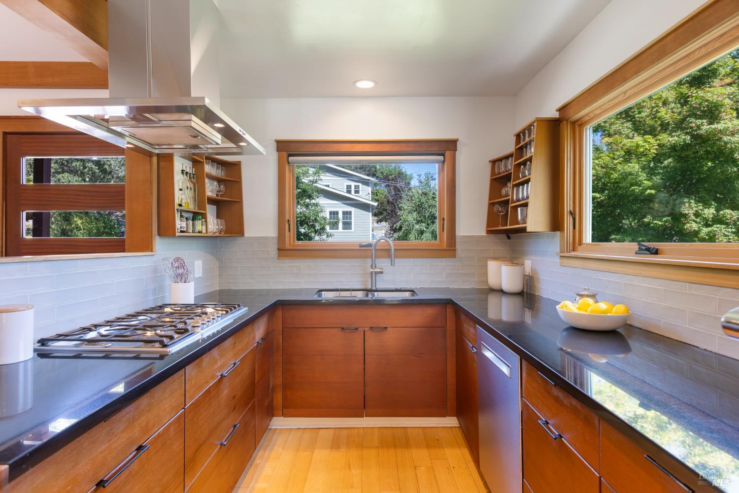 Detail Gallery Image 10 of 68 For 55 Durham Rd, San Anselmo,  CA 94960 - 3 Beds | 2 Baths