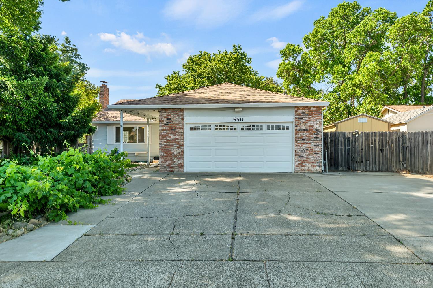 Detail Gallery Image 4 of 45 For 550 Rossi Dr, Dixon,  CA 95620 - 3 Beds | 2 Baths