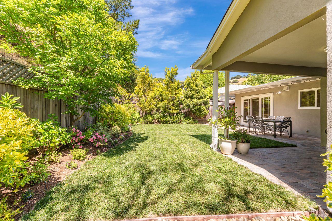 Detail Gallery Image 33 of 37 For 37 Angela Ave, San Anselmo,  CA 94960 - 4 Beds | 2/1 Baths