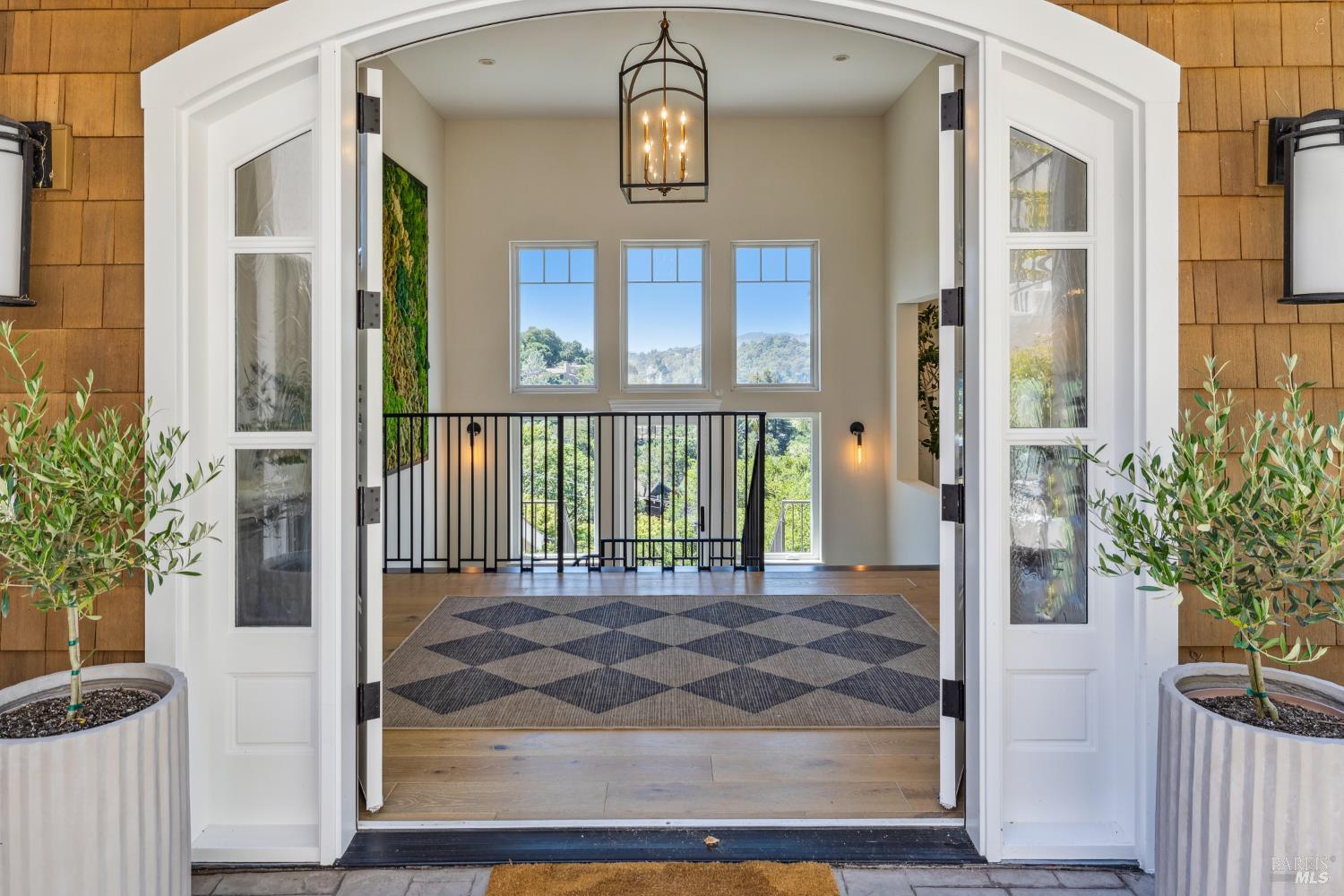 Detail Gallery Image 3 of 64 For 6 Live Oak Way, San Rafael,  CA 94901 - 4 Beds | 4/1 Baths
