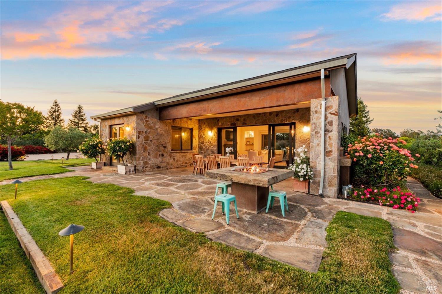 Detail Gallery Image 7 of 44 For 1480 S Whitehall Ln, Saint Helena,  CA 94574 - 4 Beds | 4/1 Baths