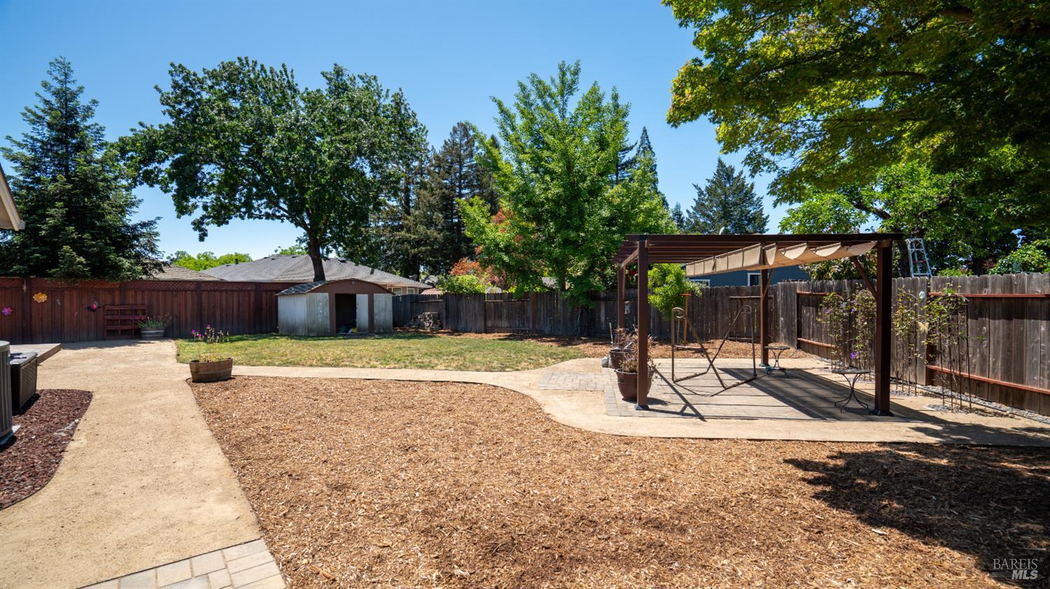 Detail Gallery Image 13 of 38 For 1523 Bruce Ct, Santa Rosa,  CA 95401 - 3 Beds | 2 Baths