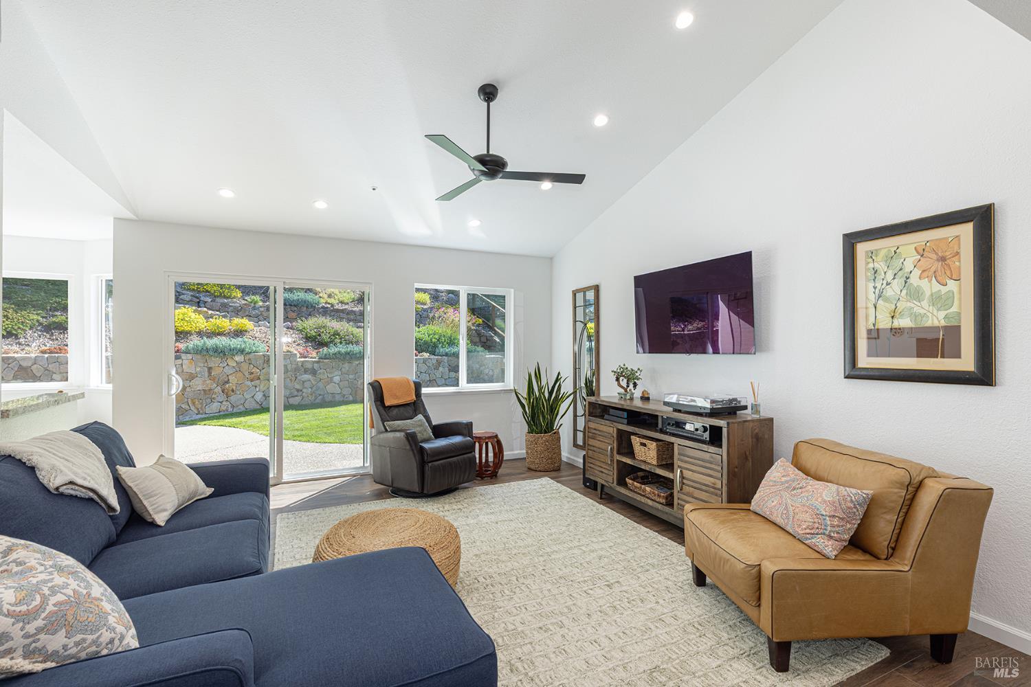 Detail Gallery Image 16 of 45 For 3336 Brittany Cir, Napa,  CA 94558 - 3 Beds | 2 Baths