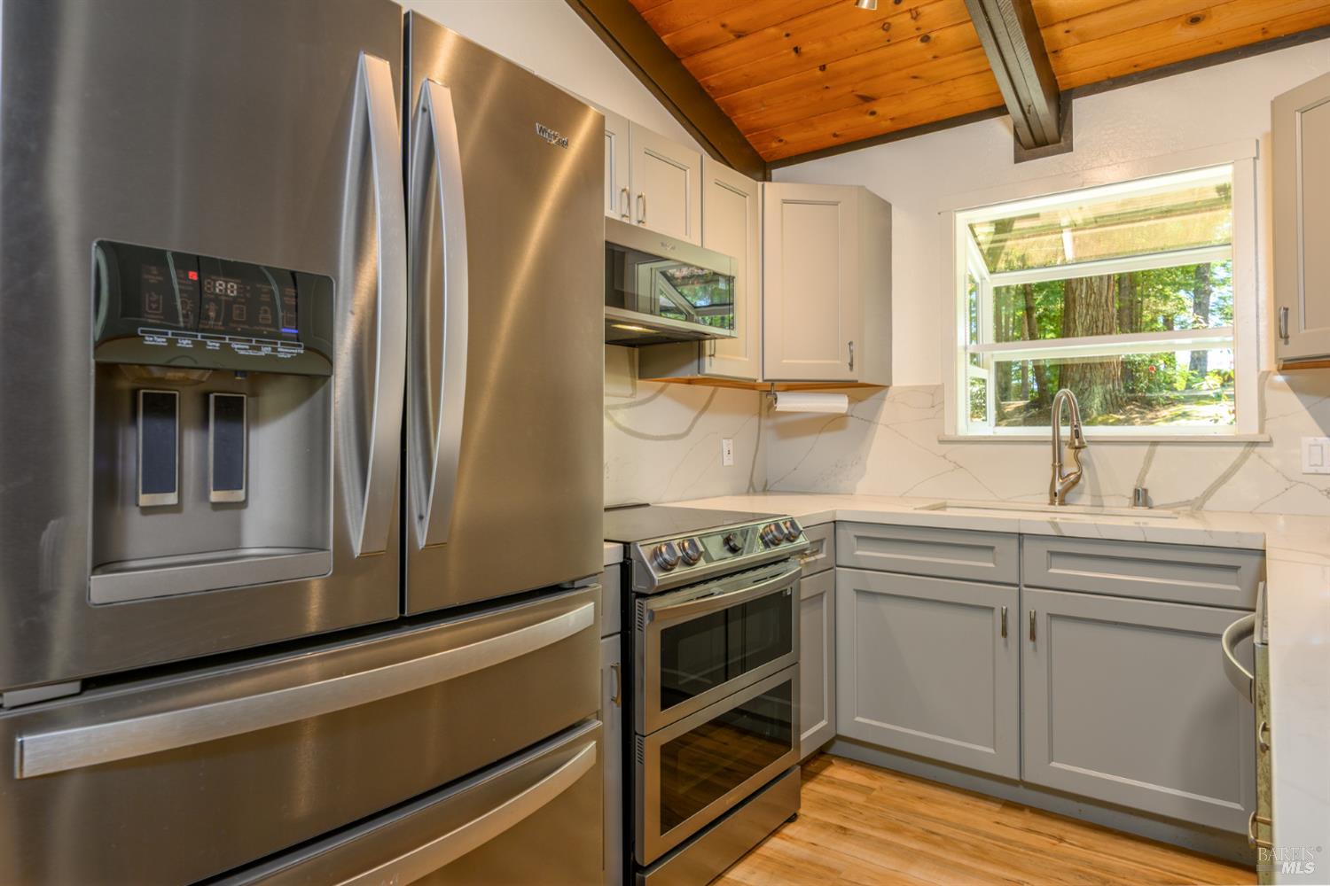 Detail Gallery Image 11 of 39 For 45270 Ocean View Ln, Gualala,  CA 95445 - 2 Beds | 1 Baths
