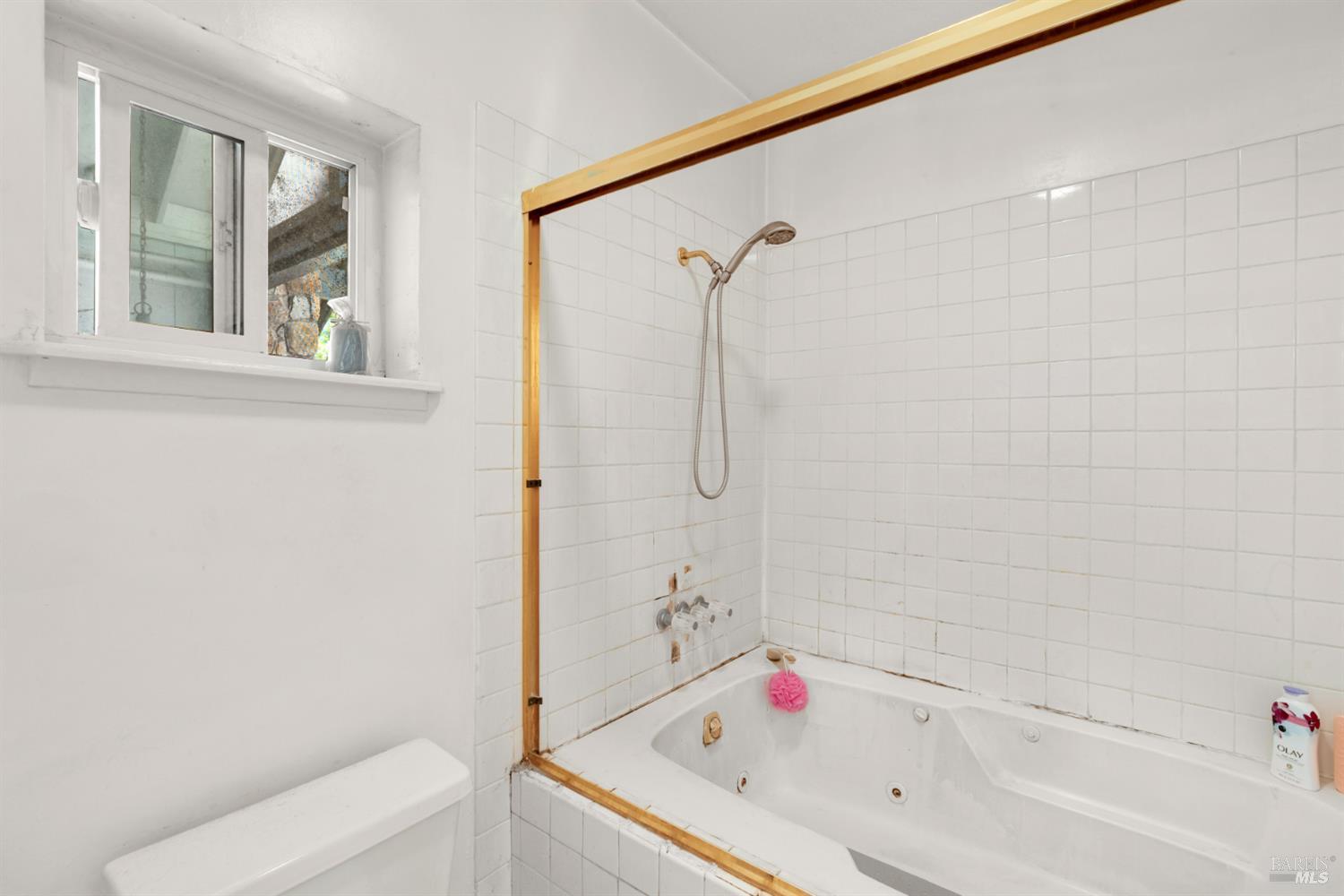 Detail Gallery Image 22 of 34 For 6048 Dawn Dr, Rohnert Park,  CA 94928 - 4 Beds | 3 Baths