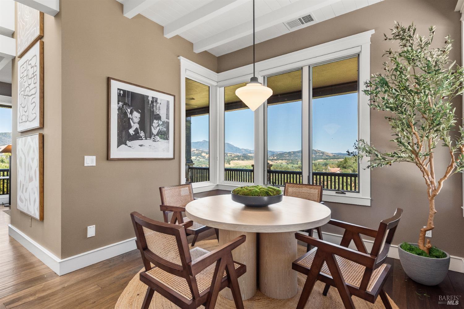 Detail Gallery Image 11 of 96 For 4030 Old Barn Rd, Healdsburg,  CA 95448 - 4 Beds | 5/1 Baths