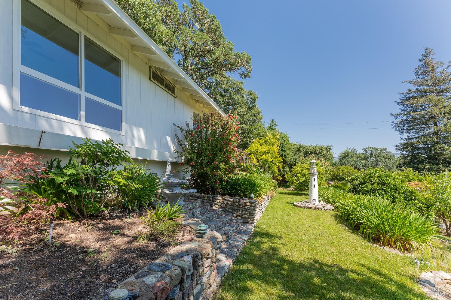 Detail Gallery Image 32 of 38 For 925 Knob Hill Rd, Ukiah,  CA 95482 - 3 Beds | 2 Baths