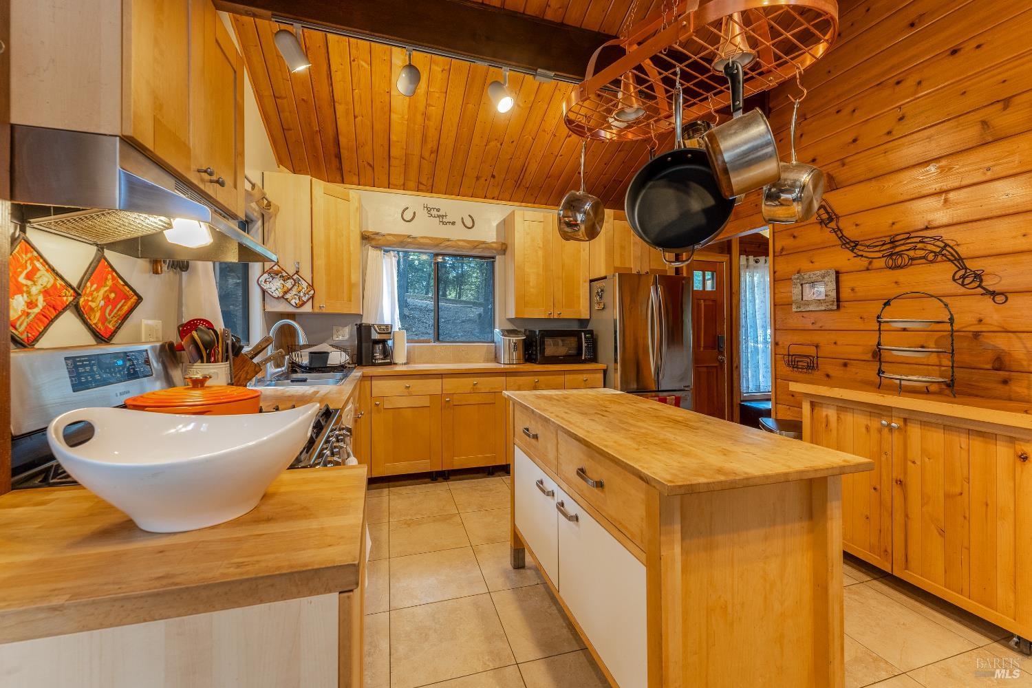 Detail Gallery Image 4 of 27 For 2645 Goose Rd, Willits,  CA 95490 - 3 Beds | 2 Baths