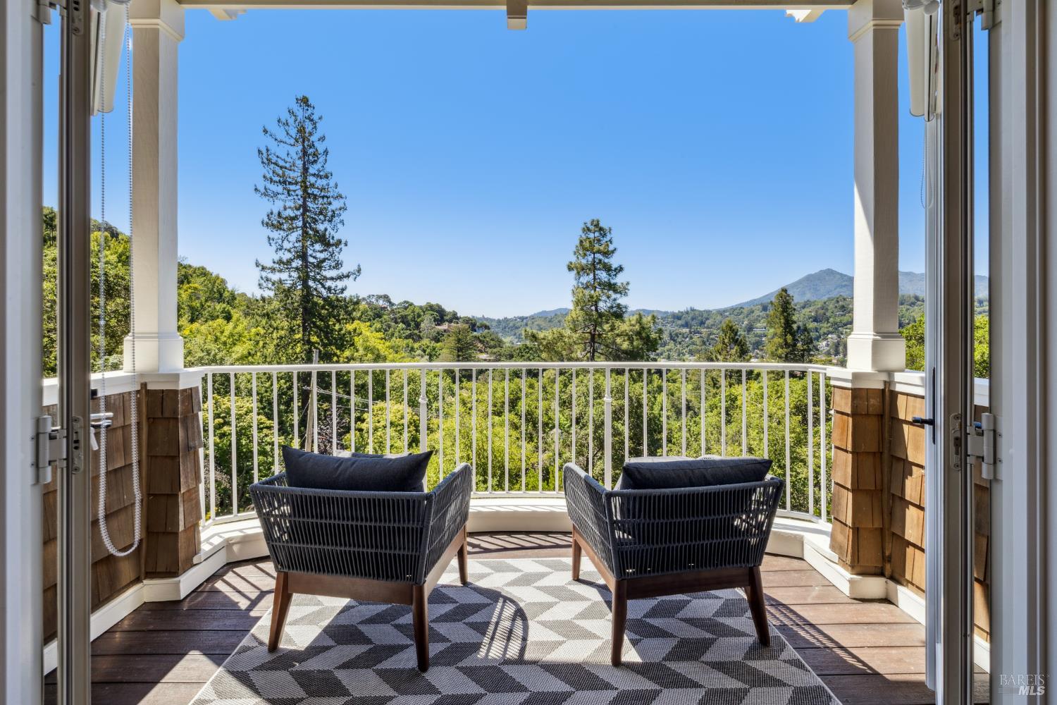Detail Gallery Image 8 of 64 For 6 Live Oak Way, San Rafael,  CA 94901 - 4 Beds | 4/1 Baths