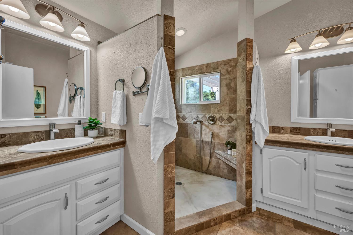 Detail Gallery Image 19 of 73 For 9700 Spring Valley Rd, Potter Valley,  CA 95469 - 3 Beds | 2 Baths