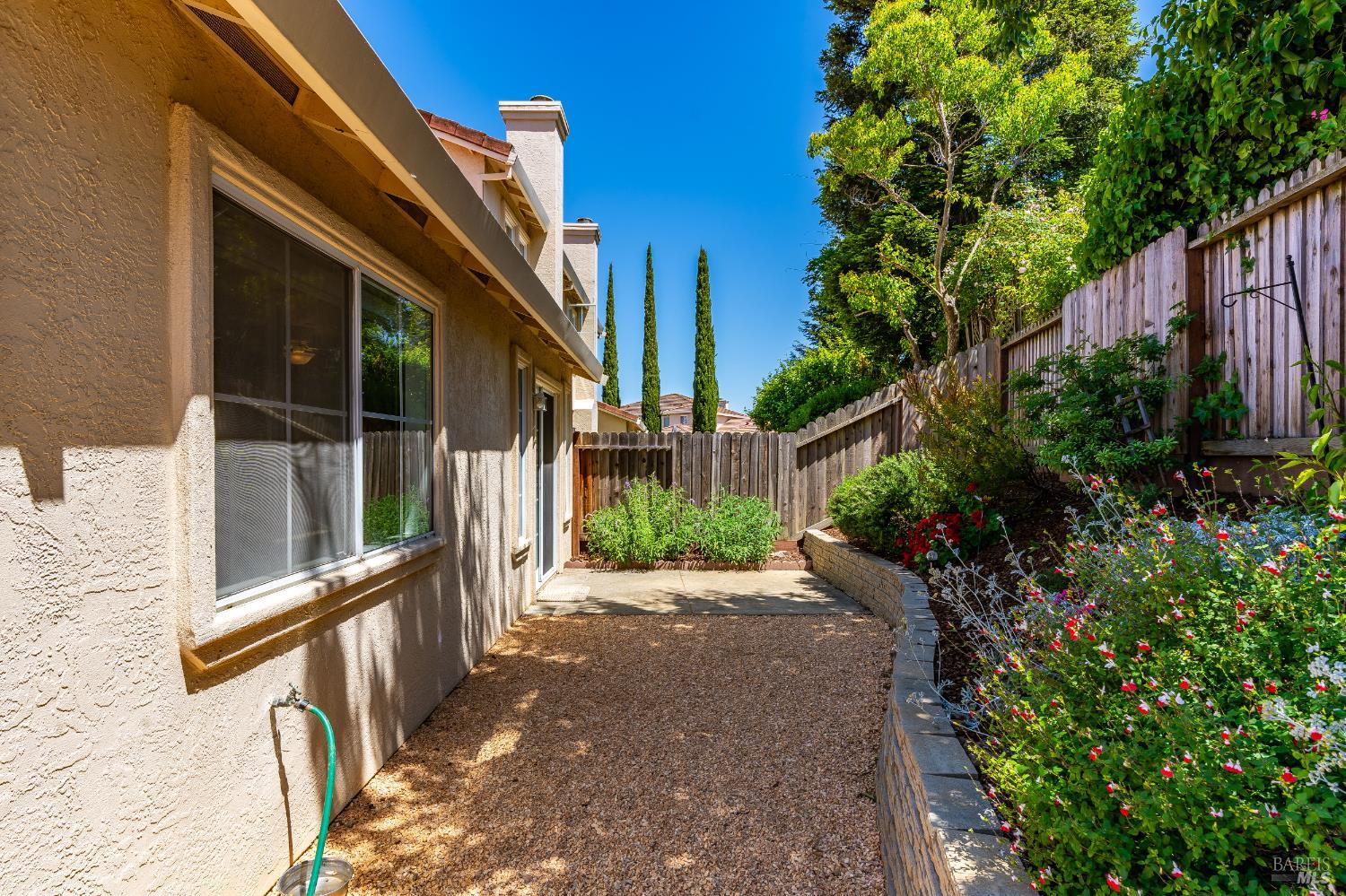 Detail Gallery Image 37 of 38 For 364 Columbia Cir, Benicia,  CA 94510 - 2 Beds | 2 Baths