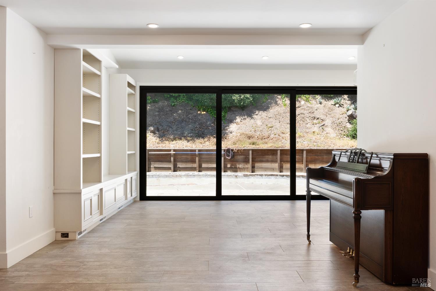 Detail Gallery Image 9 of 62 For 600 Miller Creek Rd, San Rafael,  CA 94903 - 3 Beds | 2/1 Baths