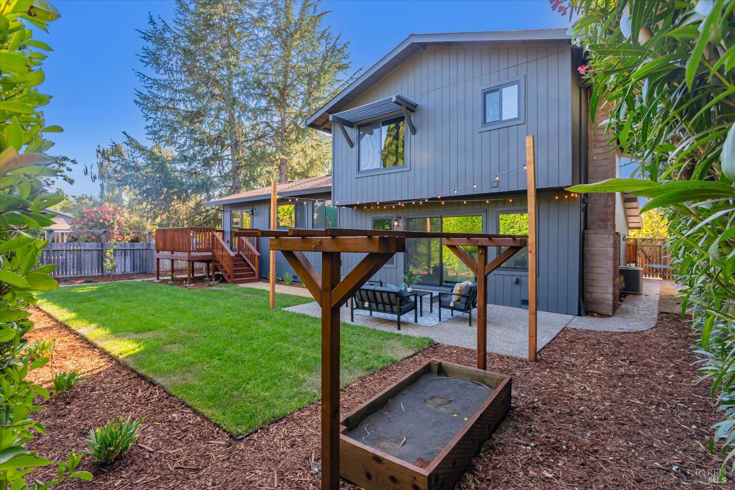 Detail Gallery Image 34 of 40 For 690 Hudson Ct, Sonoma,  CA 95476 - 4 Beds | 3 Baths