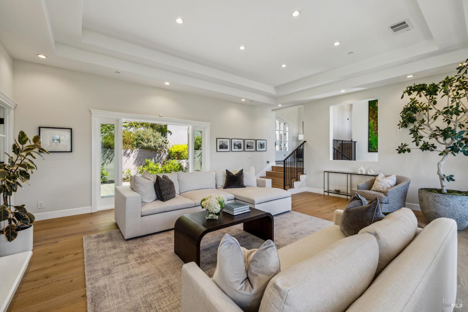 Detail Gallery Image 15 of 64 For 6 Live Oak Way, San Rafael,  CA 94901 - 4 Beds | 4/1 Baths