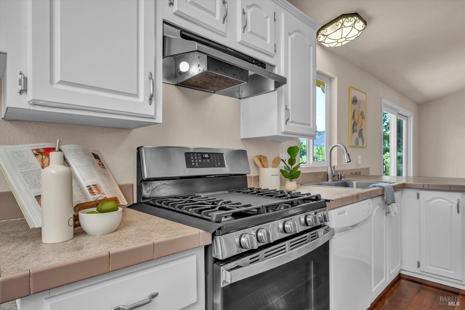 Detail Gallery Image 26 of 73 For 9700 Spring Valley Rd, Potter Valley,  CA 95469 - 3 Beds | 2 Baths