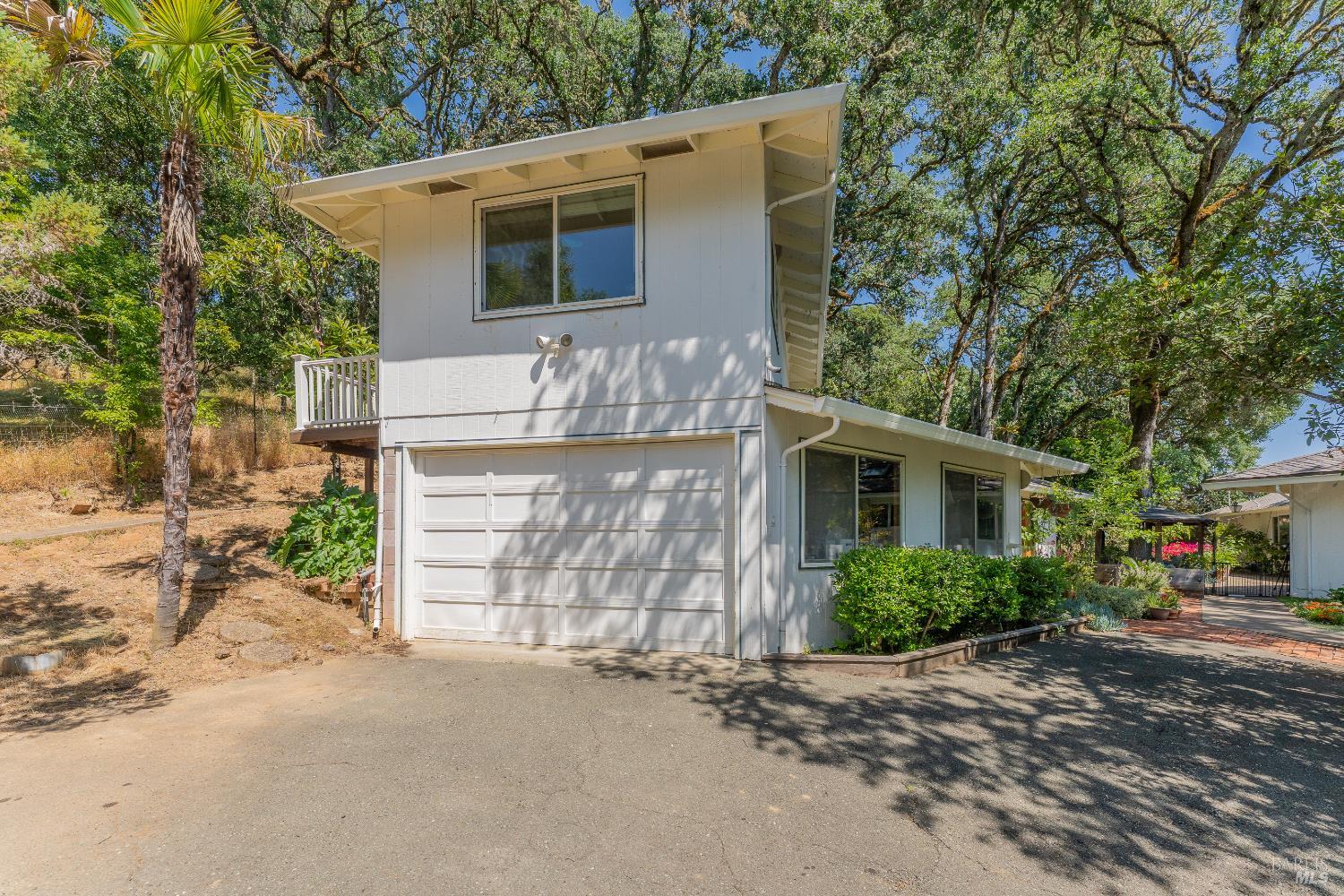 Detail Gallery Image 25 of 38 For 925 Knob Hill Rd, Ukiah,  CA 95482 - 3 Beds | 2 Baths