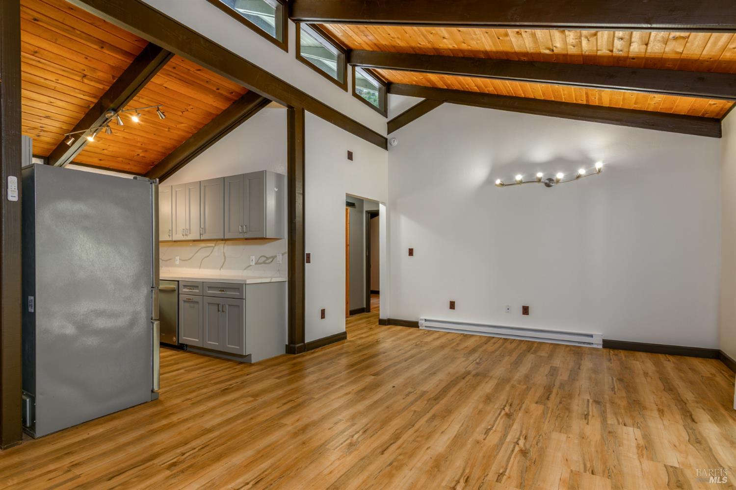 Detail Gallery Image 7 of 39 For 45270 Ocean View Ln, Gualala,  CA 95445 - 2 Beds | 1 Baths