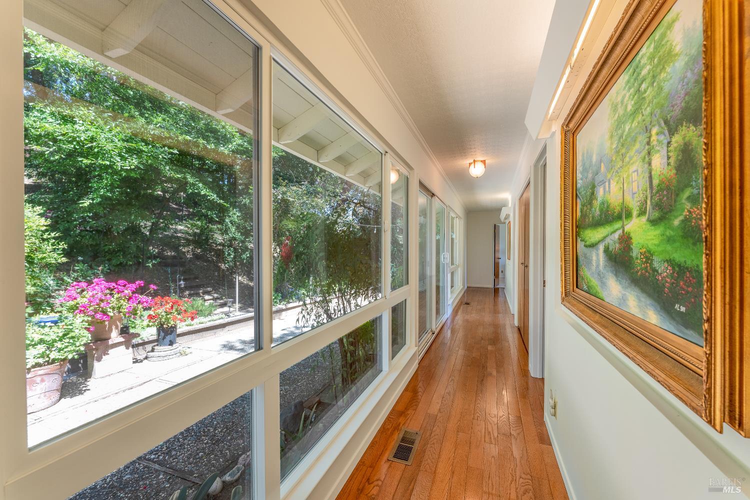 Detail Gallery Image 10 of 38 For 925 Knob Hill Rd, Ukiah,  CA 95482 - 3 Beds | 2 Baths