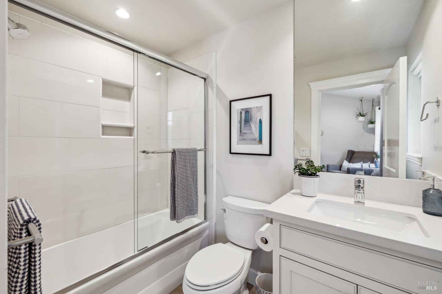 Detail Gallery Image 59 of 64 For 6 Live Oak Way, San Rafael,  CA 94901 - 4 Beds | 4/1 Baths