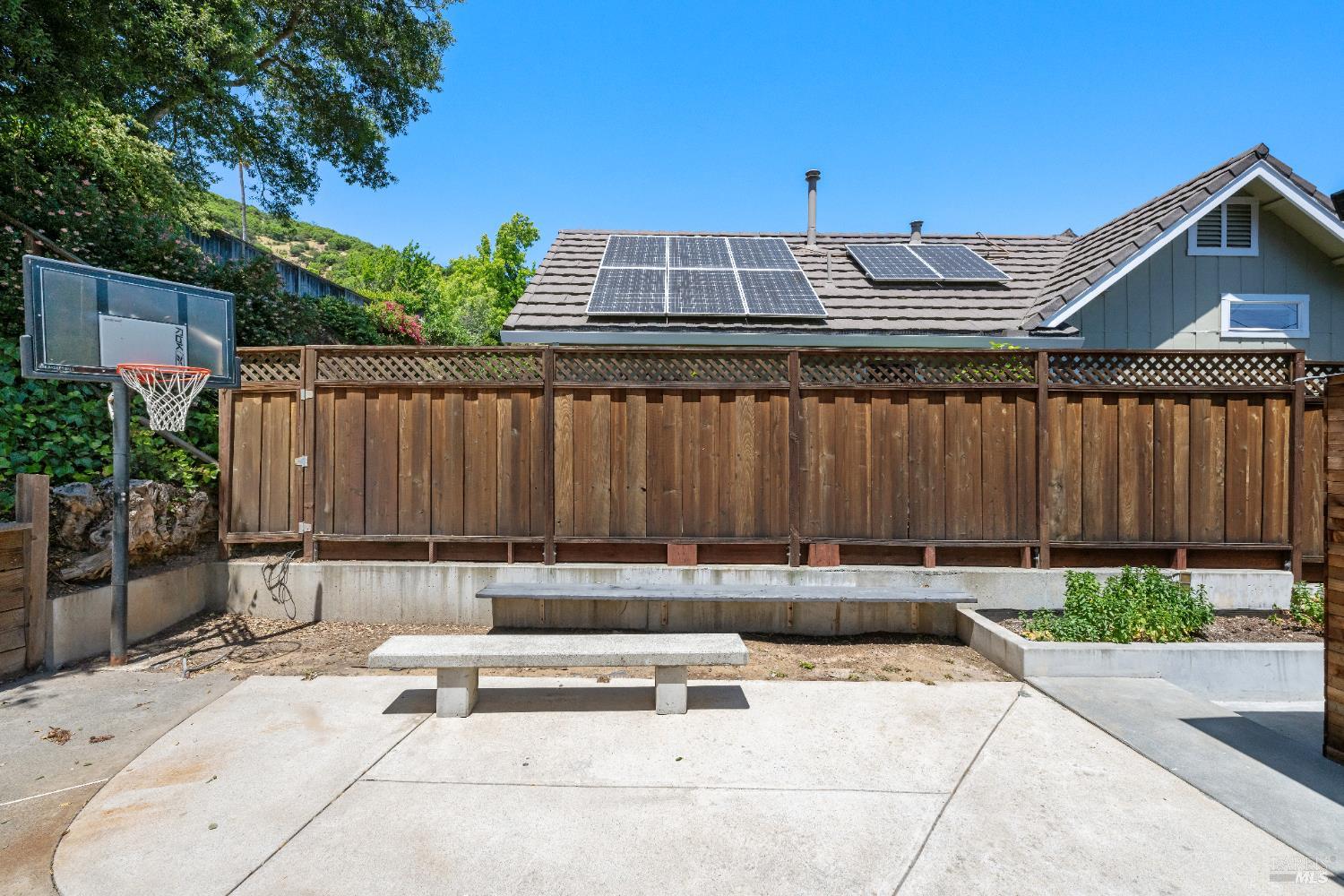 Detail Gallery Image 50 of 62 For 600 Miller Creek Rd, San Rafael,  CA 94903 - 3 Beds | 2/1 Baths