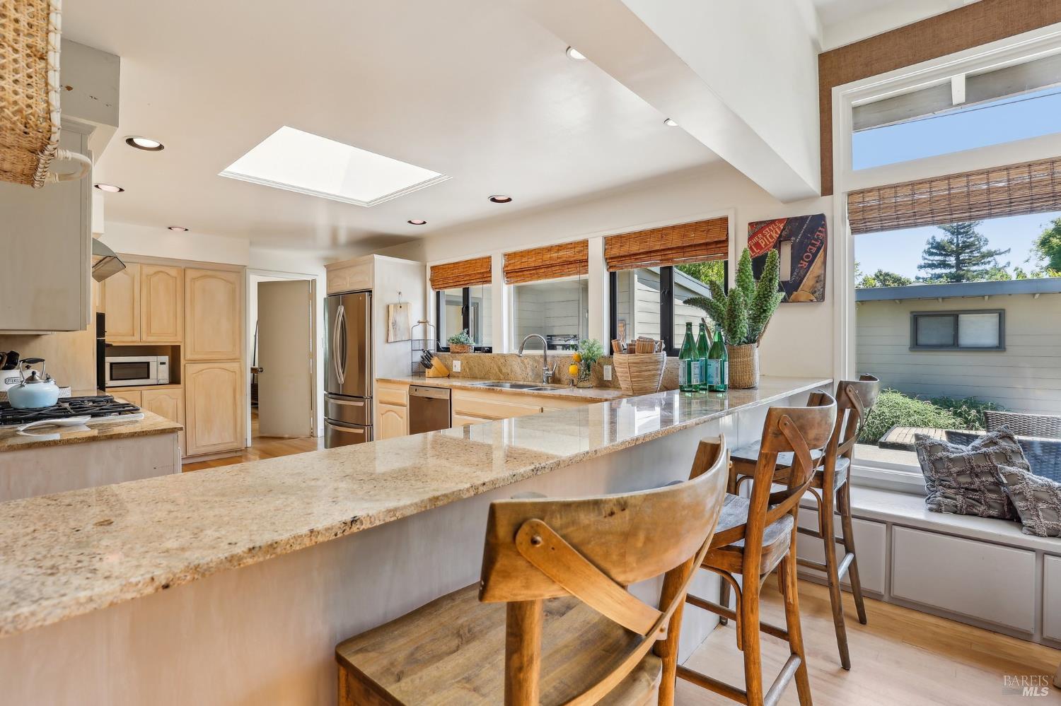 Detail Gallery Image 14 of 41 For 225 Van Winkle Dr, San Anselmo,  CA 94960 - 5 Beds | 4 Baths