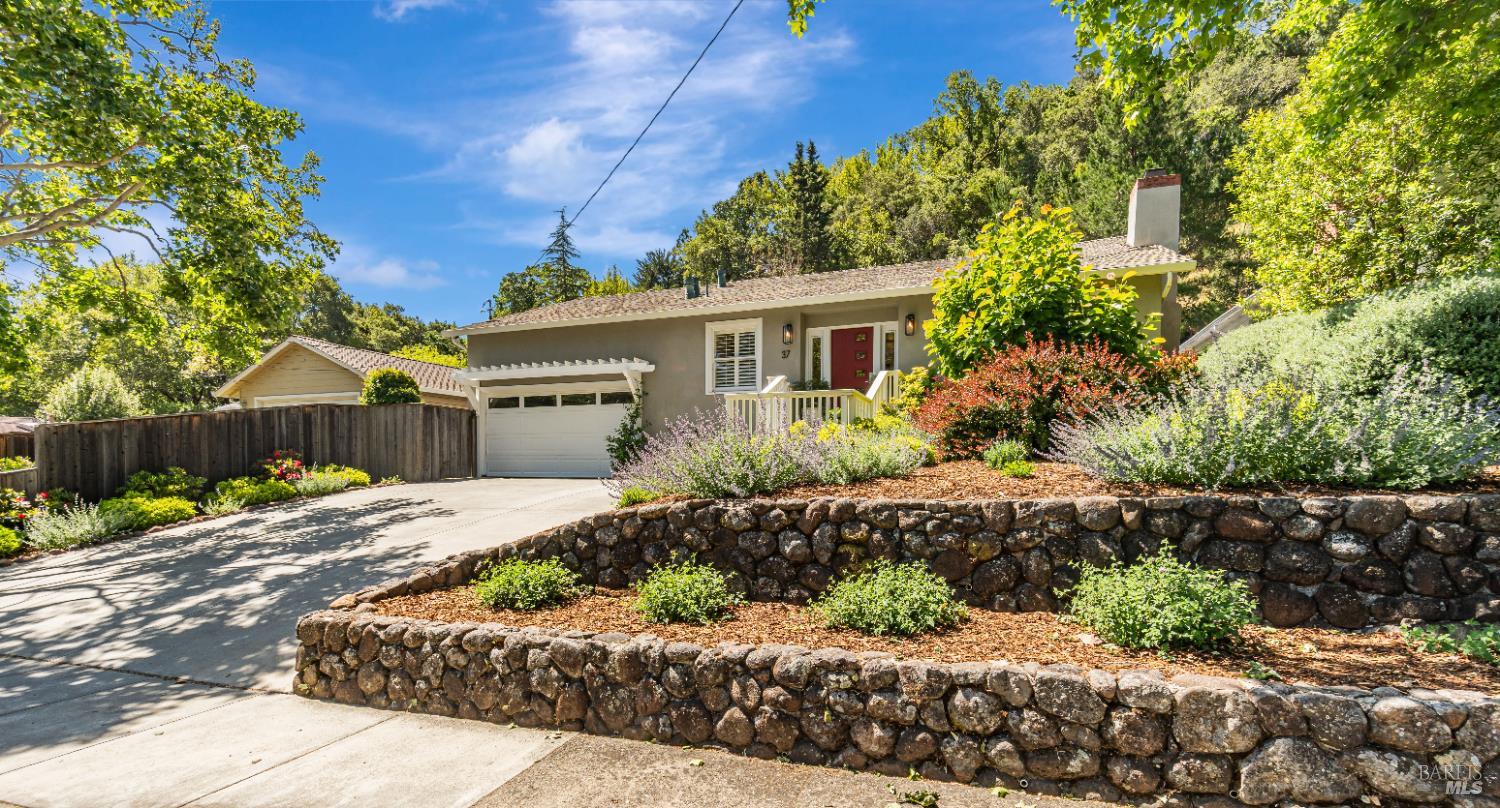 Detail Gallery Image 1 of 37 For 37 Angela Ave, San Anselmo,  CA 94960 - 4 Beds | 2/1 Baths