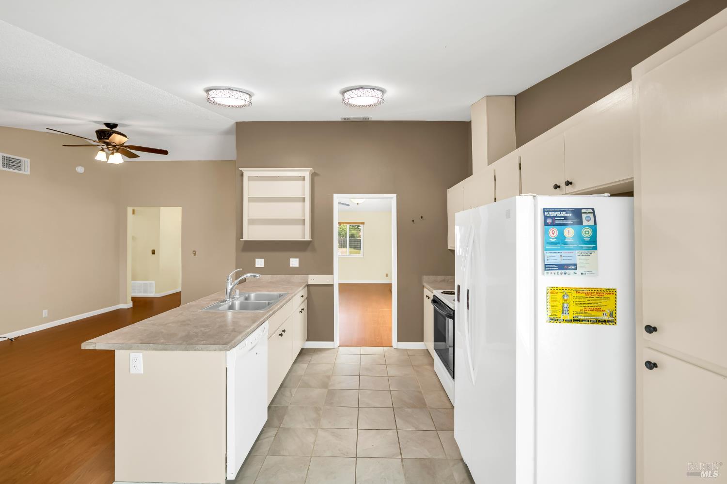 Detail Gallery Image 11 of 45 For 550 Rossi Dr, Dixon,  CA 95620 - 3 Beds | 2 Baths