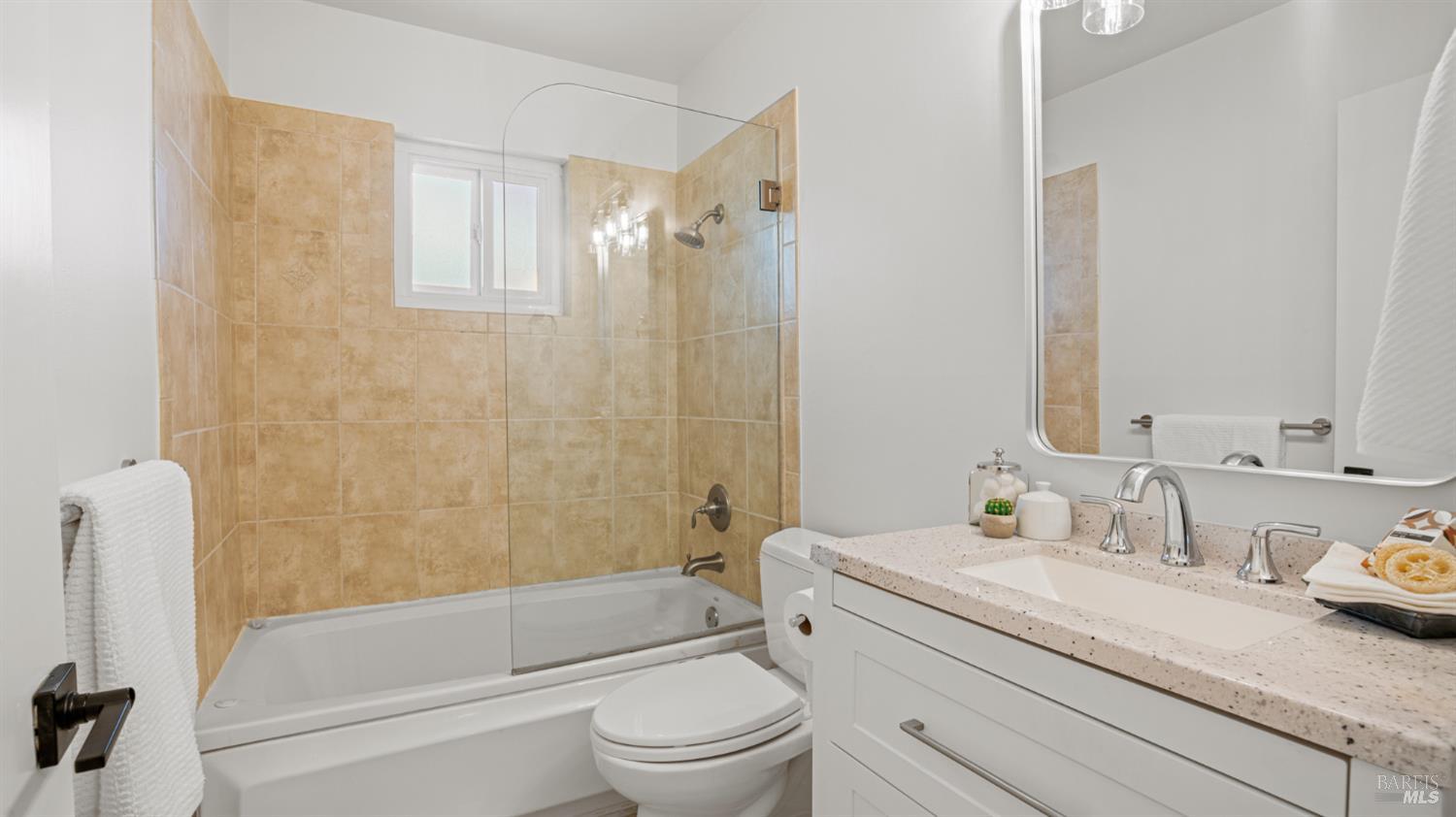 Detail Gallery Image 16 of 28 For 40 Staghound Psge, Corte Madera,  CA 94925 - 3 Beds | 2 Baths