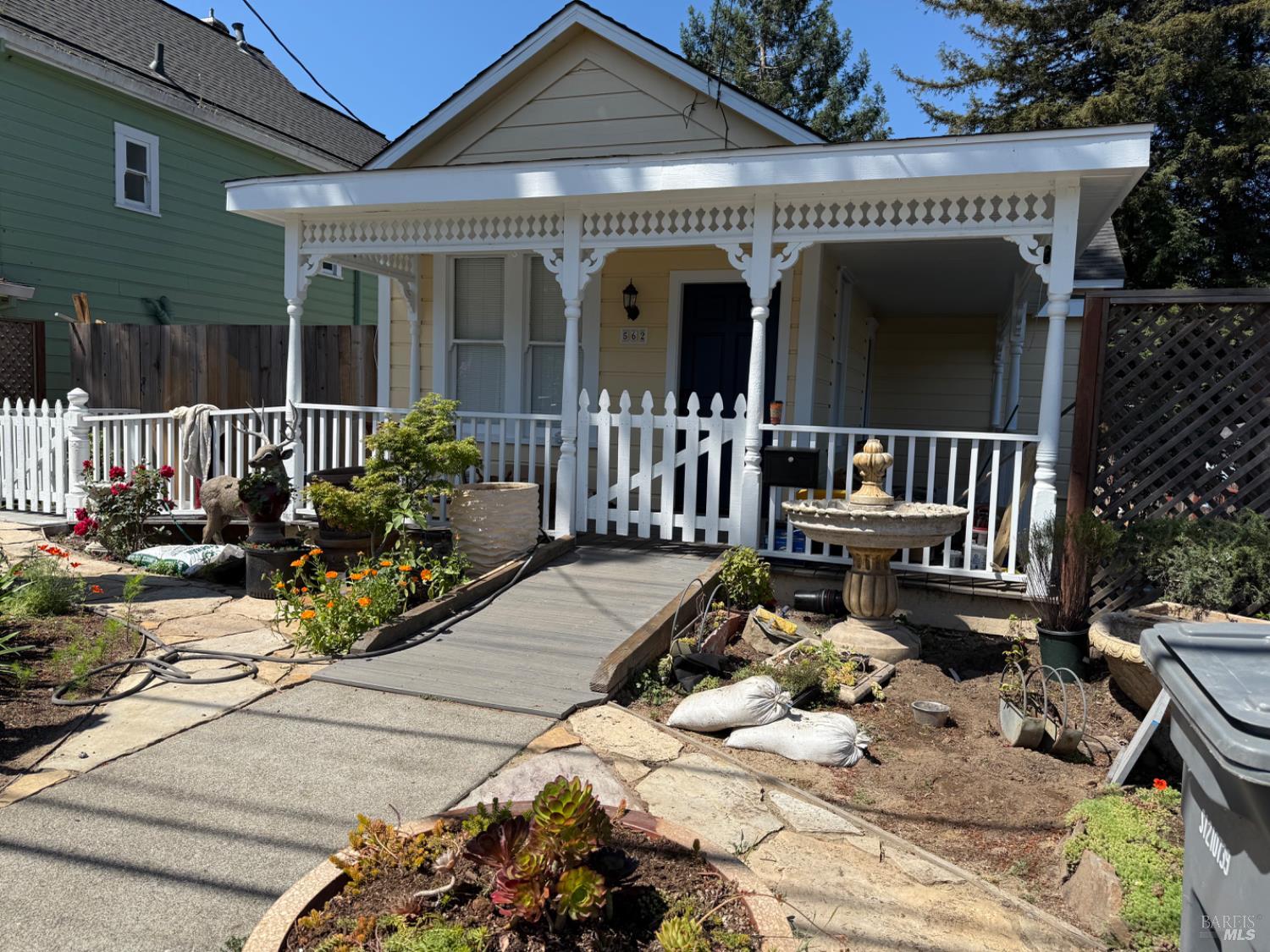 Detail Gallery Image 1 of 3 For 562 Petaluma Ave, Sebastopol,  CA 95472 - 3 Beds | 1 Baths
