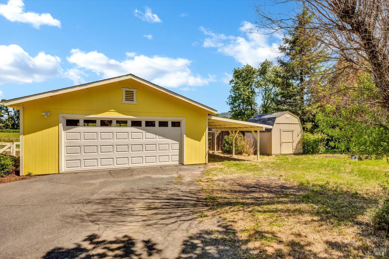 Detail Gallery Image 8 of 73 For 9700 Spring Valley Rd, Potter Valley,  CA 95469 - 3 Beds | 2 Baths