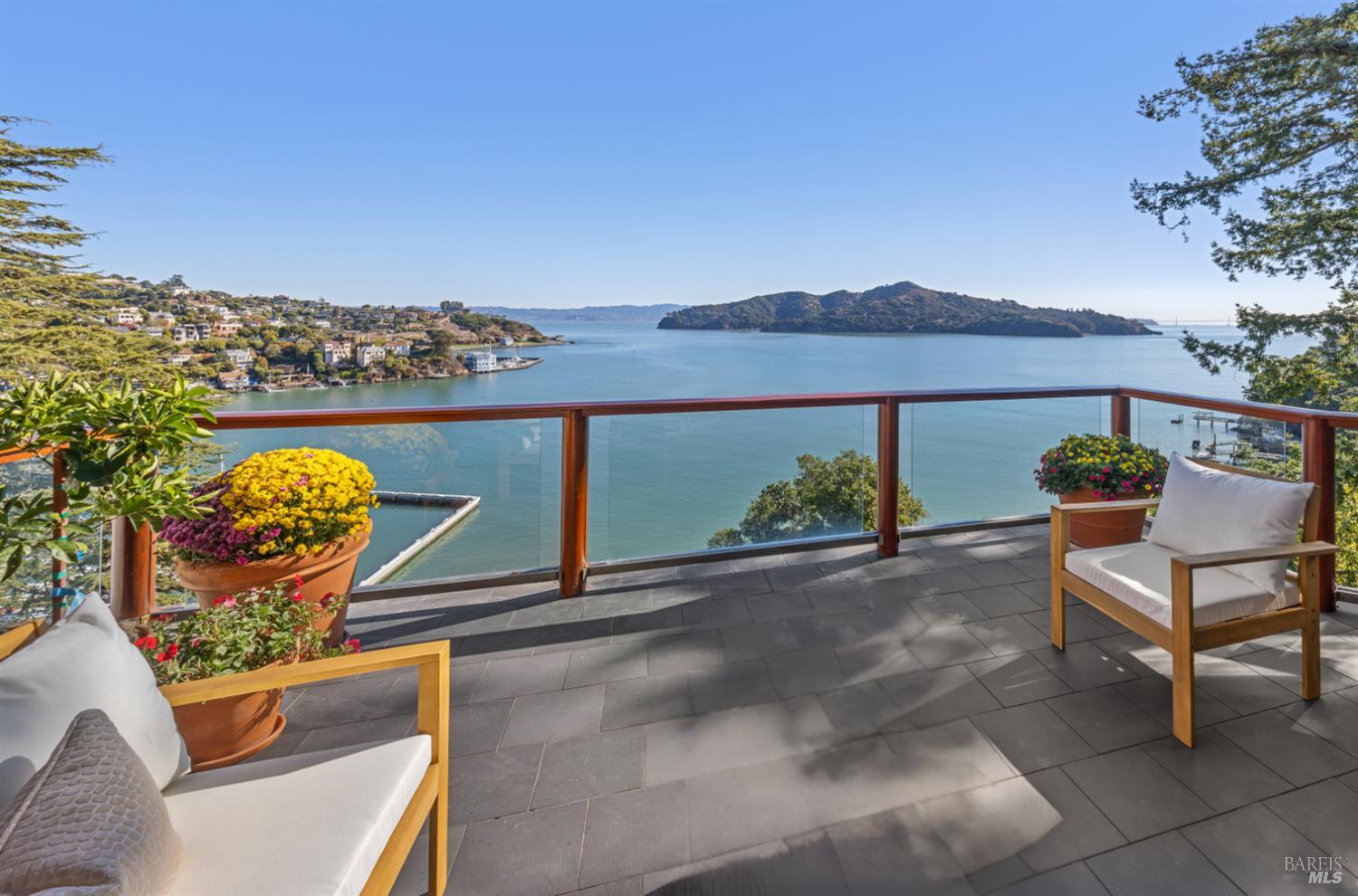 Detail Gallery Image 6 of 25 For 266 Bayview Ave, Belvedere,  CA 94920 - 5 Beds | 3/1 Baths