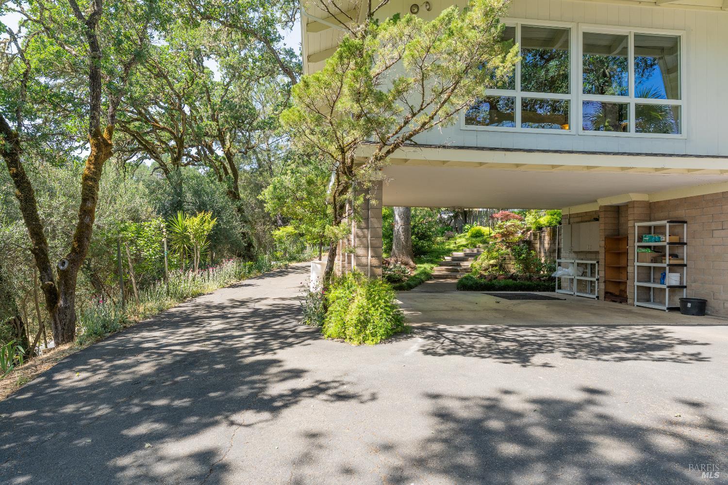 Detail Gallery Image 37 of 38 For 925 Knob Hill Rd, Ukiah,  CA 95482 - 3 Beds | 2 Baths