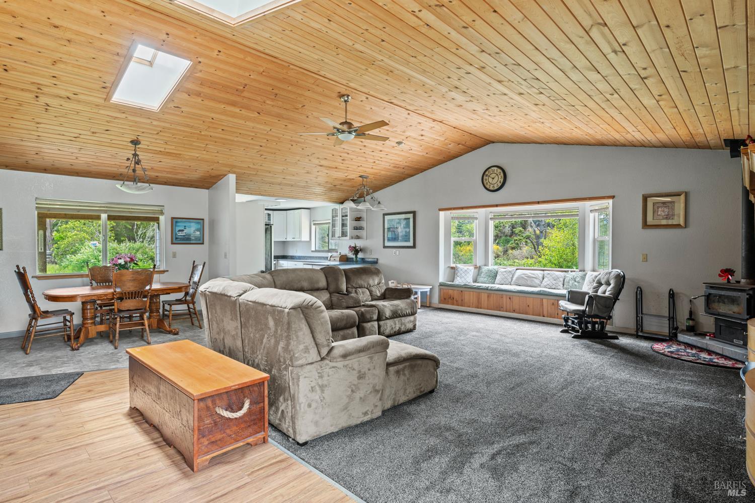 Detail Gallery Image 6 of 31 For 18520 Old Coast Hwy, Fort Bragg,  CA 95437 - 3 Beds | 2 Baths