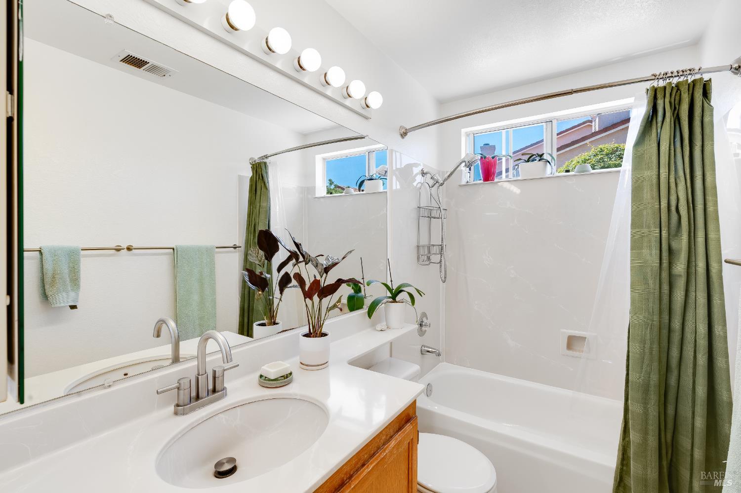 Detail Gallery Image 24 of 38 For 364 Columbia Cir, Benicia,  CA 94510 - 2 Beds | 2 Baths