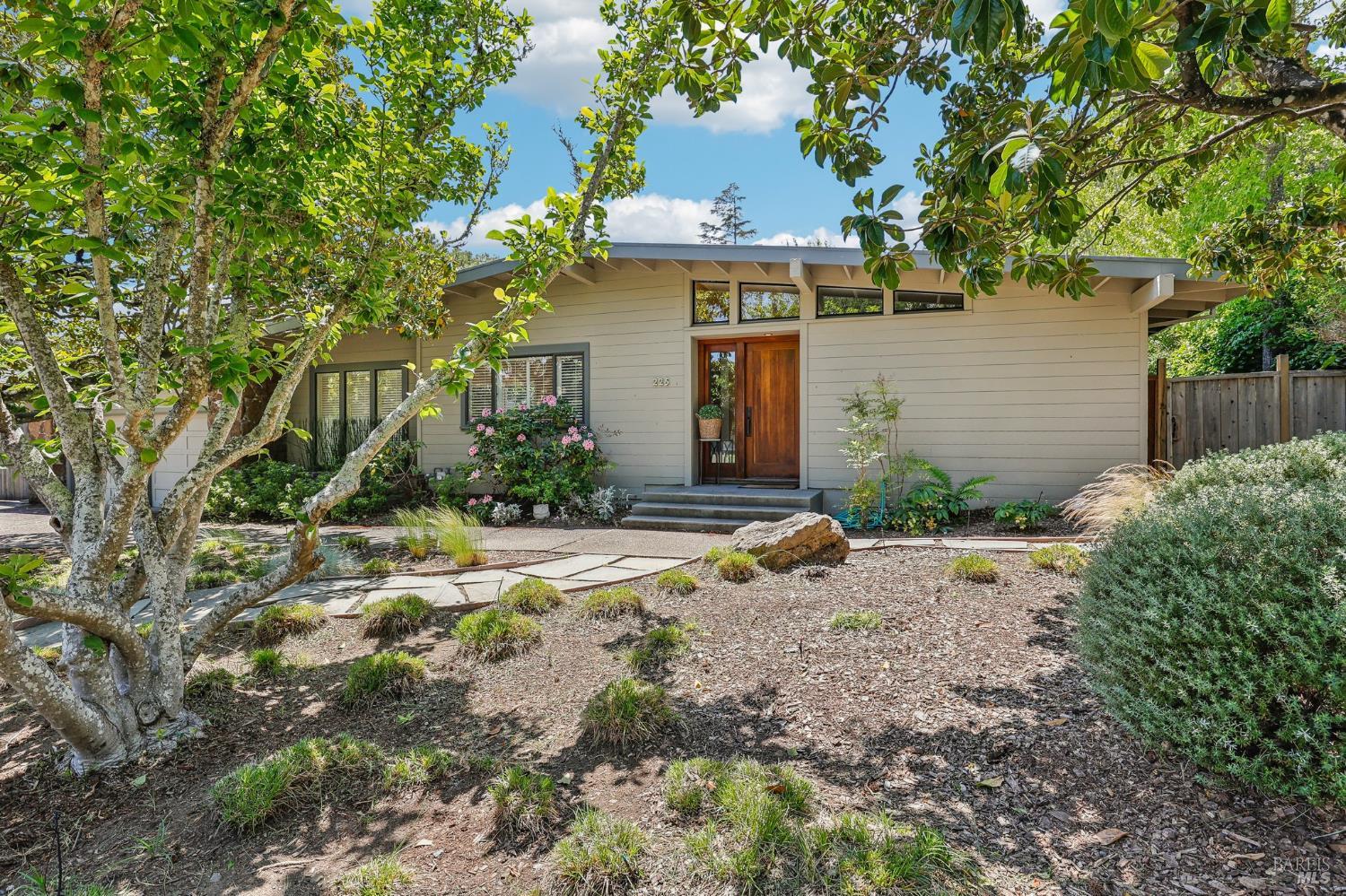 Detail Gallery Image 2 of 41 For 225 Van Winkle Dr, San Anselmo,  CA 94960 - 5 Beds | 4 Baths