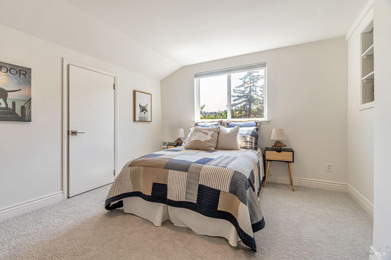 Detail Gallery Image 21 of 37 For 37 Angela Ave, San Anselmo,  CA 94960 - 4 Beds | 2/1 Baths
