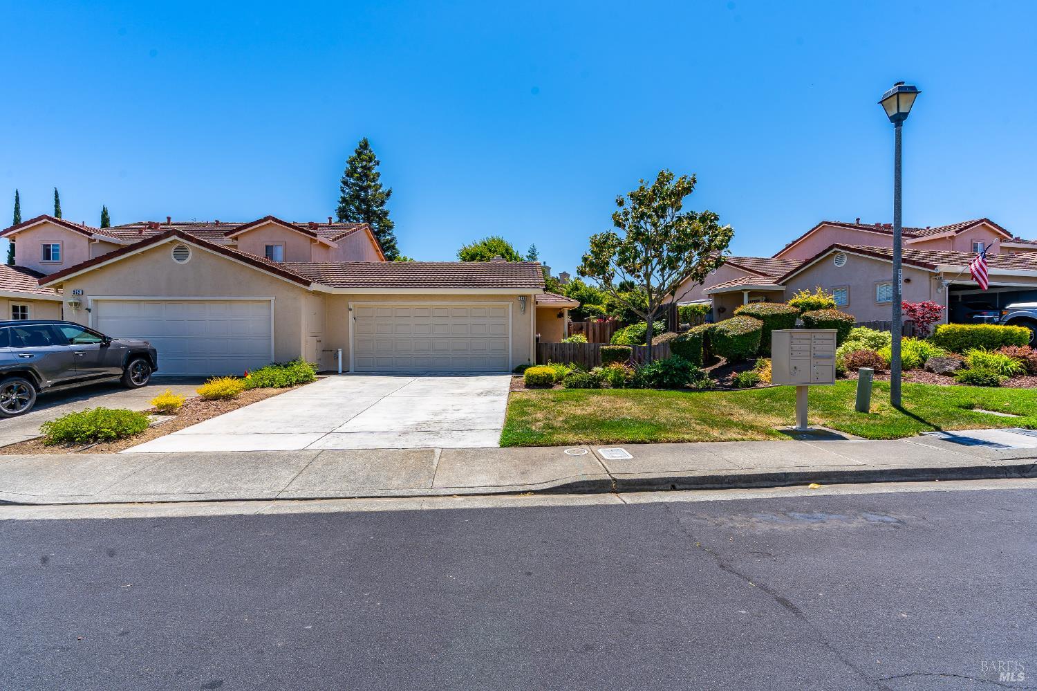 Detail Gallery Image 3 of 38 For 364 Columbia Cir, Benicia,  CA 94510 - 2 Beds | 2 Baths