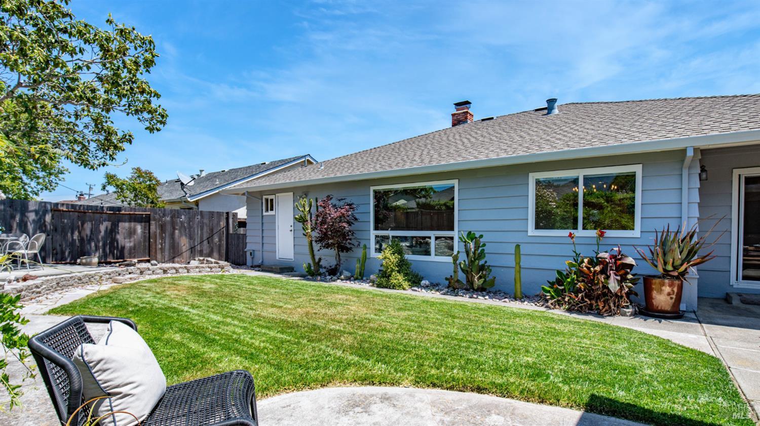 Detail Gallery Image 20 of 28 For 40 Staghound Psge, Corte Madera,  CA 94925 - 3 Beds | 2 Baths