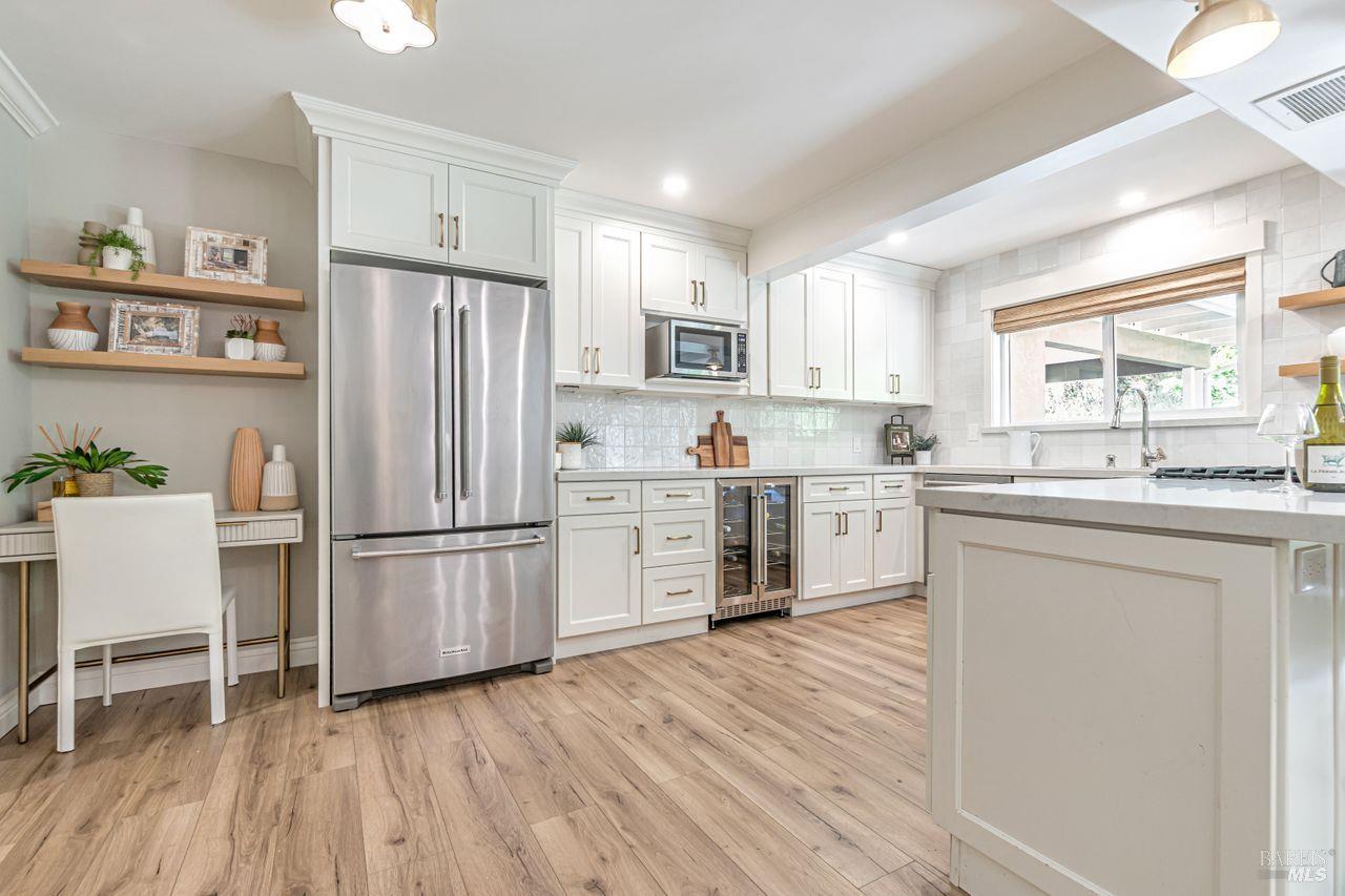 Detail Gallery Image 10 of 37 For 37 Angela Ave, San Anselmo,  CA 94960 - 4 Beds | 2/1 Baths