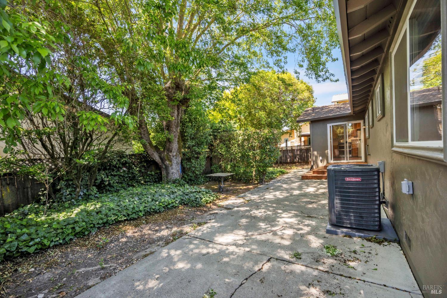Lang Court, Santa Rosa, California image 22