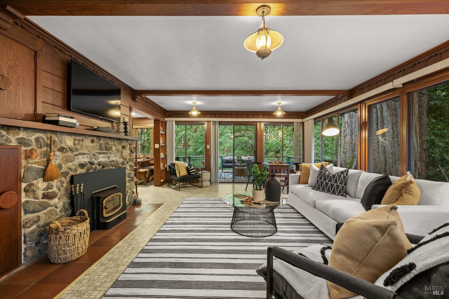 Detail Gallery Image 6 of 55 For 5600 Cazadero Hwy, Cazadero,  CA 95421 - 2 Beds | 1/1 Baths